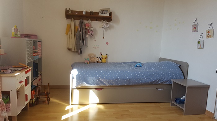 Das Kinderbett Pitchoune Lein und den Nachttisch Twist Lein