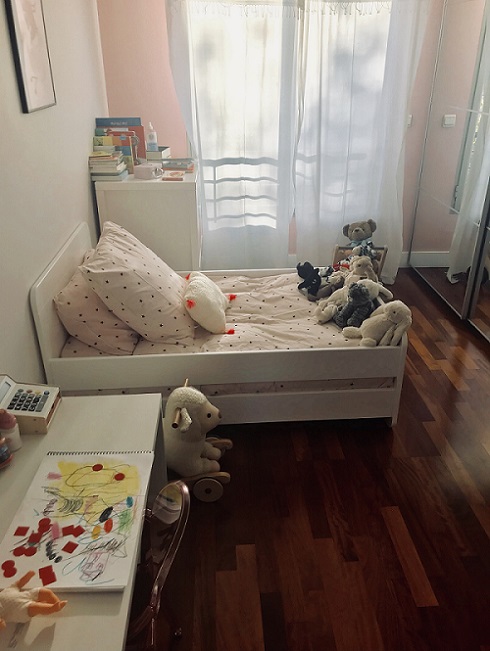 Das Kinderbett Pitchoune weiß mit Bettgeländer