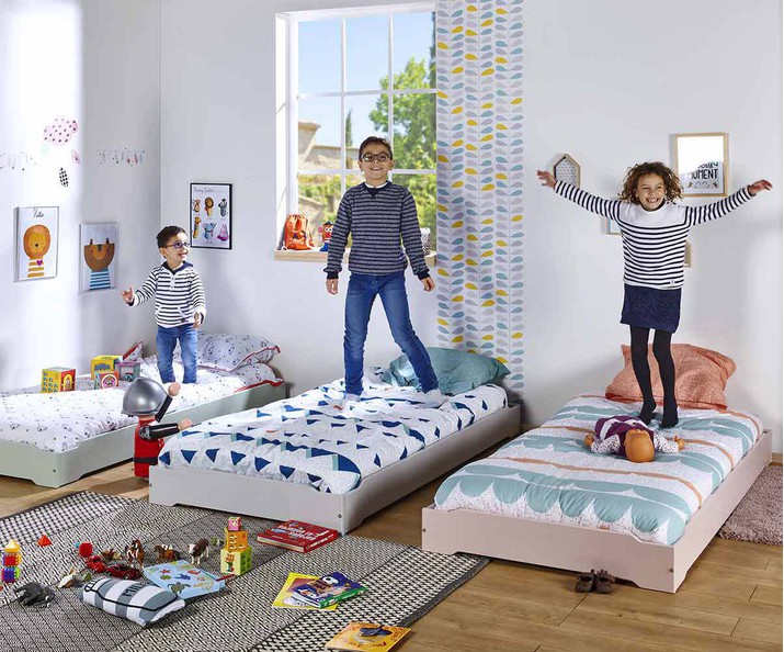 Paket Stapelbares Kinderbett Aix mit Lattenrost und Matratze mit Kinder
